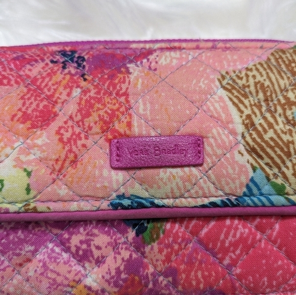 Vera‎ Bradley Iconic Rfid All-in-One Crossbody Quilted Wristlet in Superbloom - Picture 5 of 8